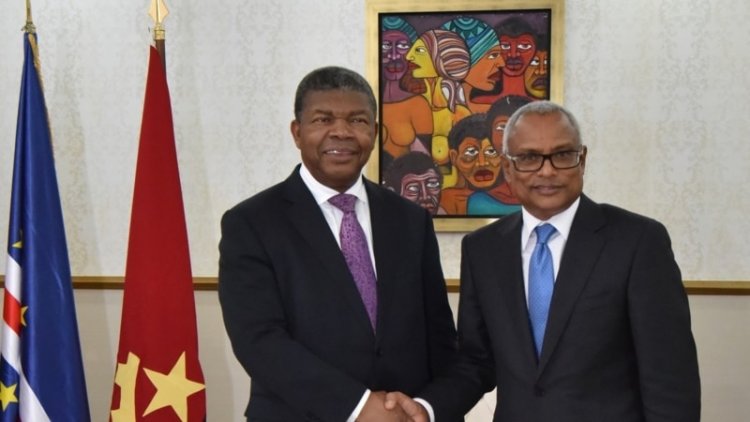 João Lourenço em Cabo Verde com transportes aéreos na agenda