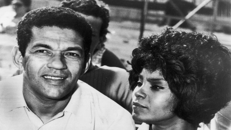 Elza Soares e Garrincha, cantora falece no mesmo dia que o jogador, conheça a história