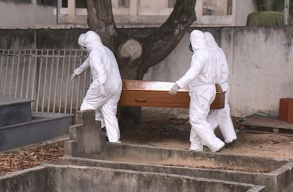 Mundo ultrapassa 2.000.000 de mortes por covid-19